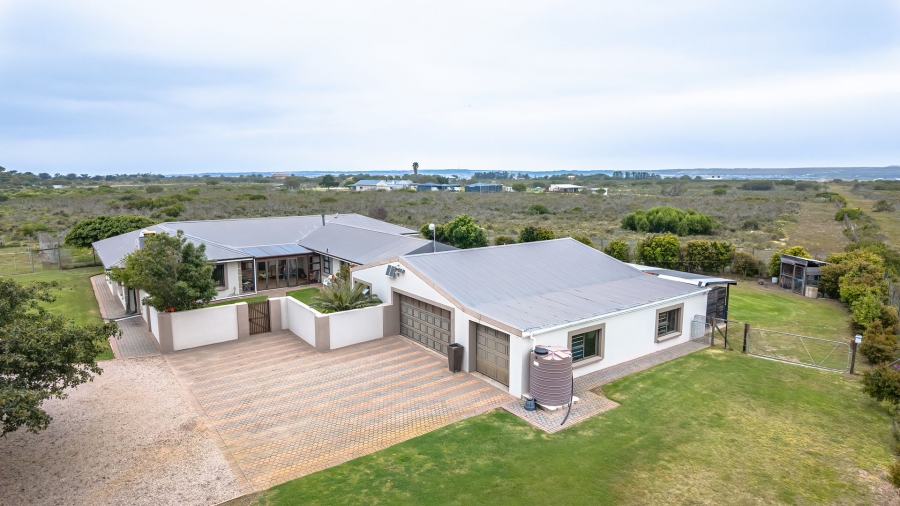 6 Bedroom Property for Sale in Aalwyndal Western Cape